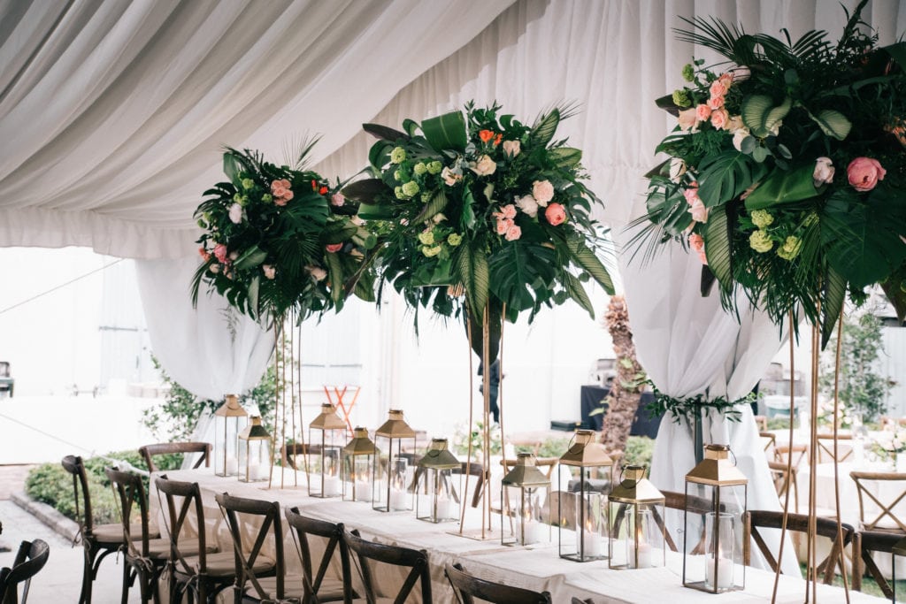 New Orleans florist Kim Starr Wise puts together dramatic summer wedding floral designs